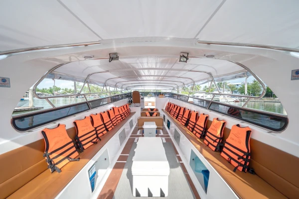 Island sightseeing and snorkeling during the Phi Phi Bamboo Island speedboat tour