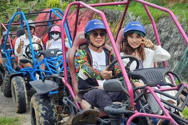 Noah from United States reviewing Buggy to Big Buddha Phuket scenic route