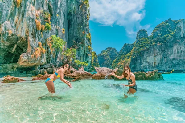 White-sand island beach and turquoise water on a Phi Phi and Bamboo Island day tour from Phuket