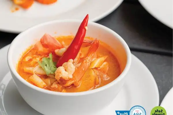 Thai spicy shrimp soup served as part of the buffet lunch during the Phi Phi Island cruise tour