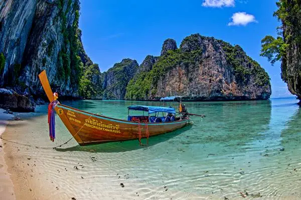 Personal expenses and optional purchases during the Phi Phi and Maiton Island catamaran tour