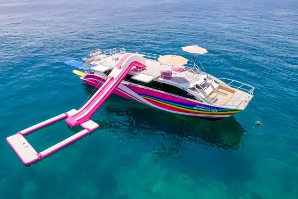 Speed catamaran departing for Phuket after the Phi Phi Island Late Morning Tour