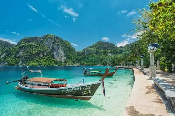 Phi Phi Island Tour by Power Catamaran from Phuket with Maya Bay, Pileh Lagoon and Maiton Island highlights