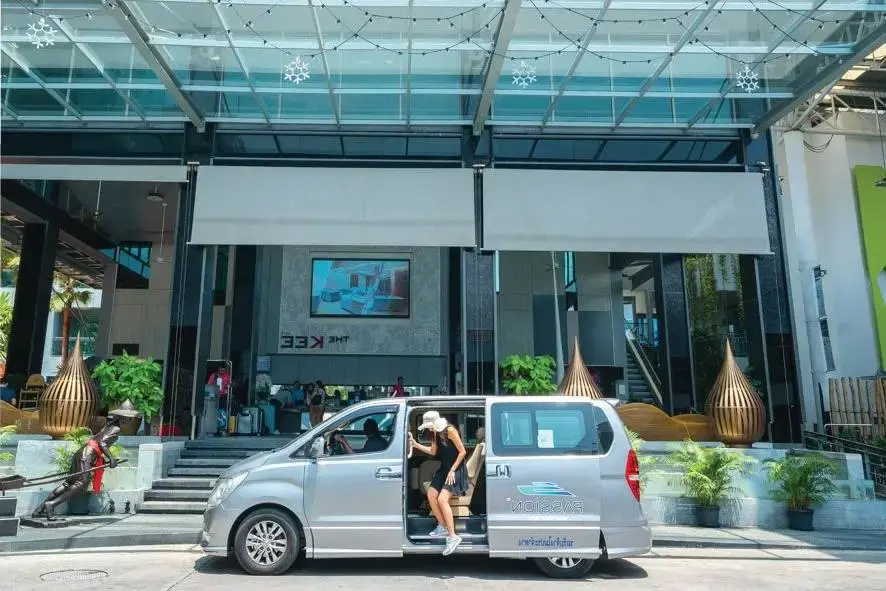 Shared hotel pickup for the PP3 Phi Phi Luxury Speed Catamaran Tour from Phuket