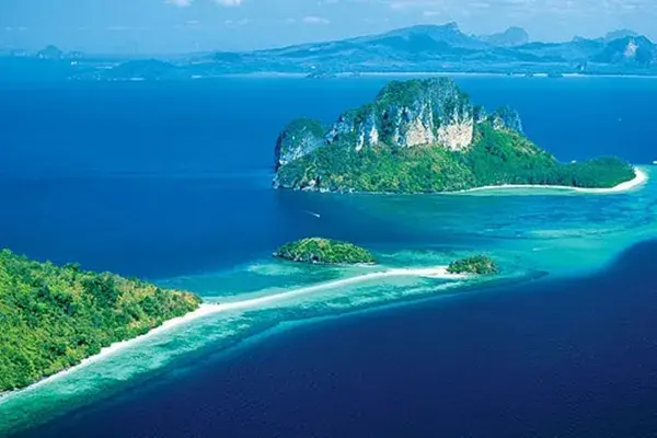 Chicken Island and tropical sandbar in Krabi during Phi Phi James Bond Krabi 2 day tour