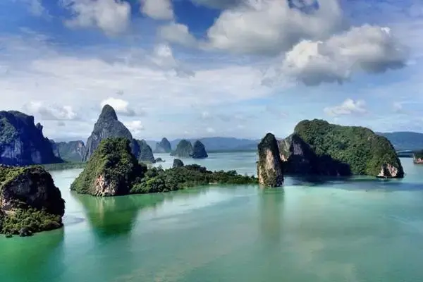 Limestone islands and turquoise water of Phang Nga Bay on the James Bond Island tour