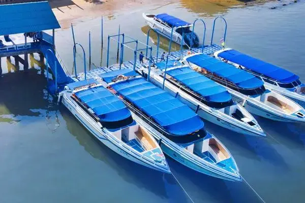 Speedboats for the James Bond Island snorkeling tour from Phuket