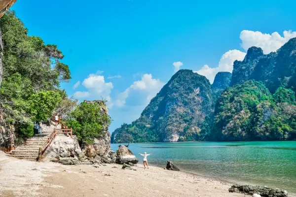 Tropical beach and limestone cliffs during the James Bond Island Tour from Phuket